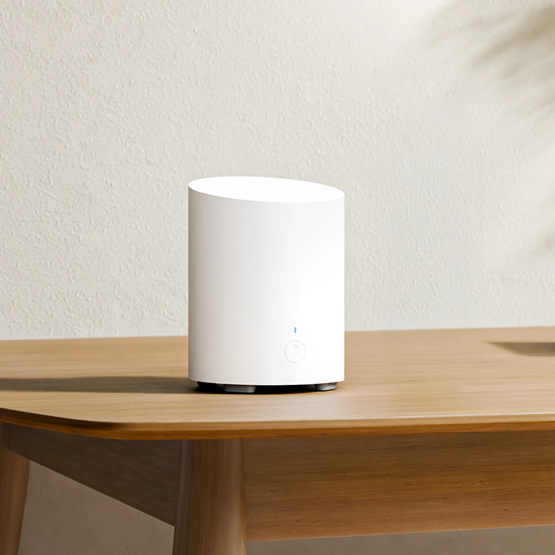 Reolink home hub 1 lite kompaktno belo ohišje na mizi